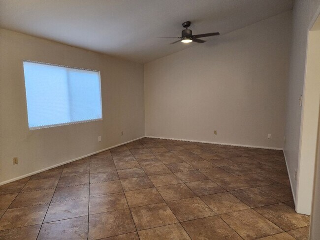 Building Photo - 2 bedroom 2 bath home in Villa De Paz golf community