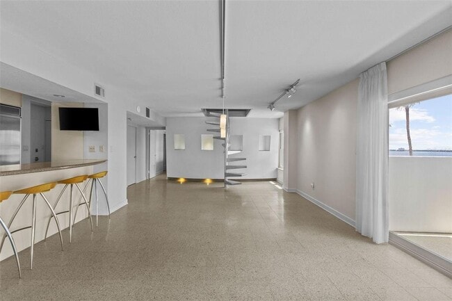 Building Photo - 2401 Bayshore Blvd