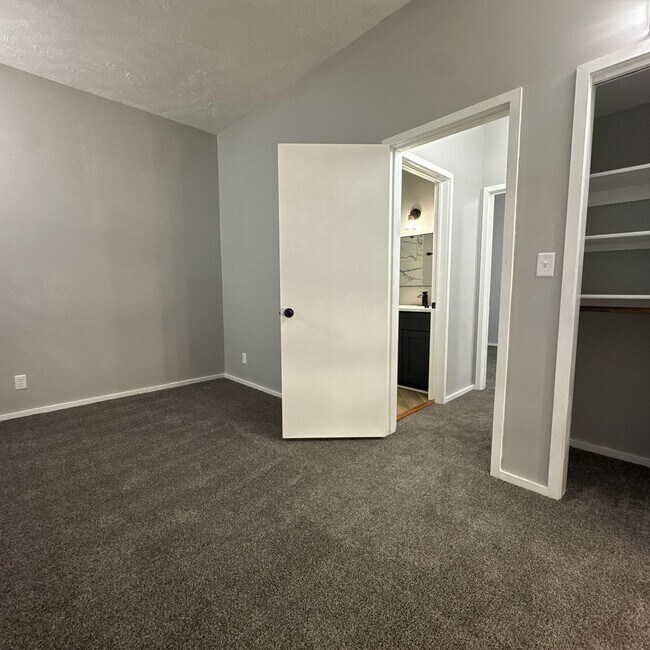 Building Photo - Luxurious 2-Bedroom Apartments with Modern...