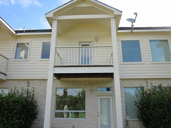 Building Photo - 16020 Fountainview Dr