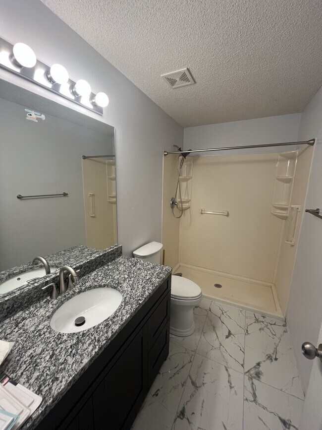 Building Photo - 723 Iron Horse Dr