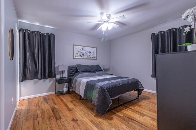 Building Photo - 210 W El Cortez Dr