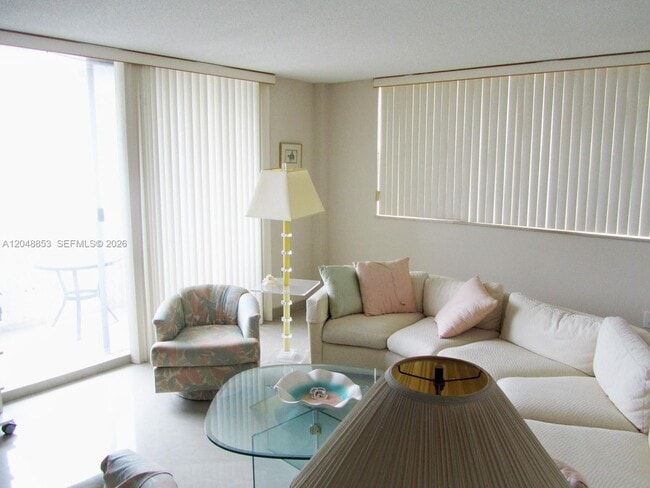 Building Photo - 1833 S Ocean Dr