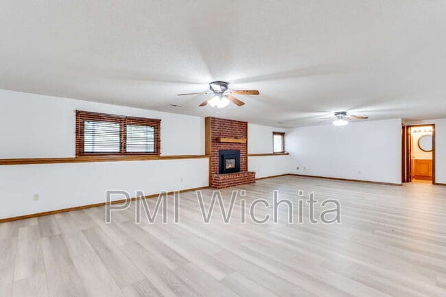 Building Photo - 6514 W Briarwood Ave