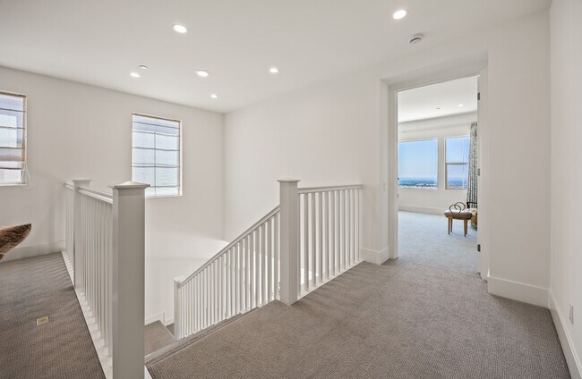 Building Photo - 135 Oakstone