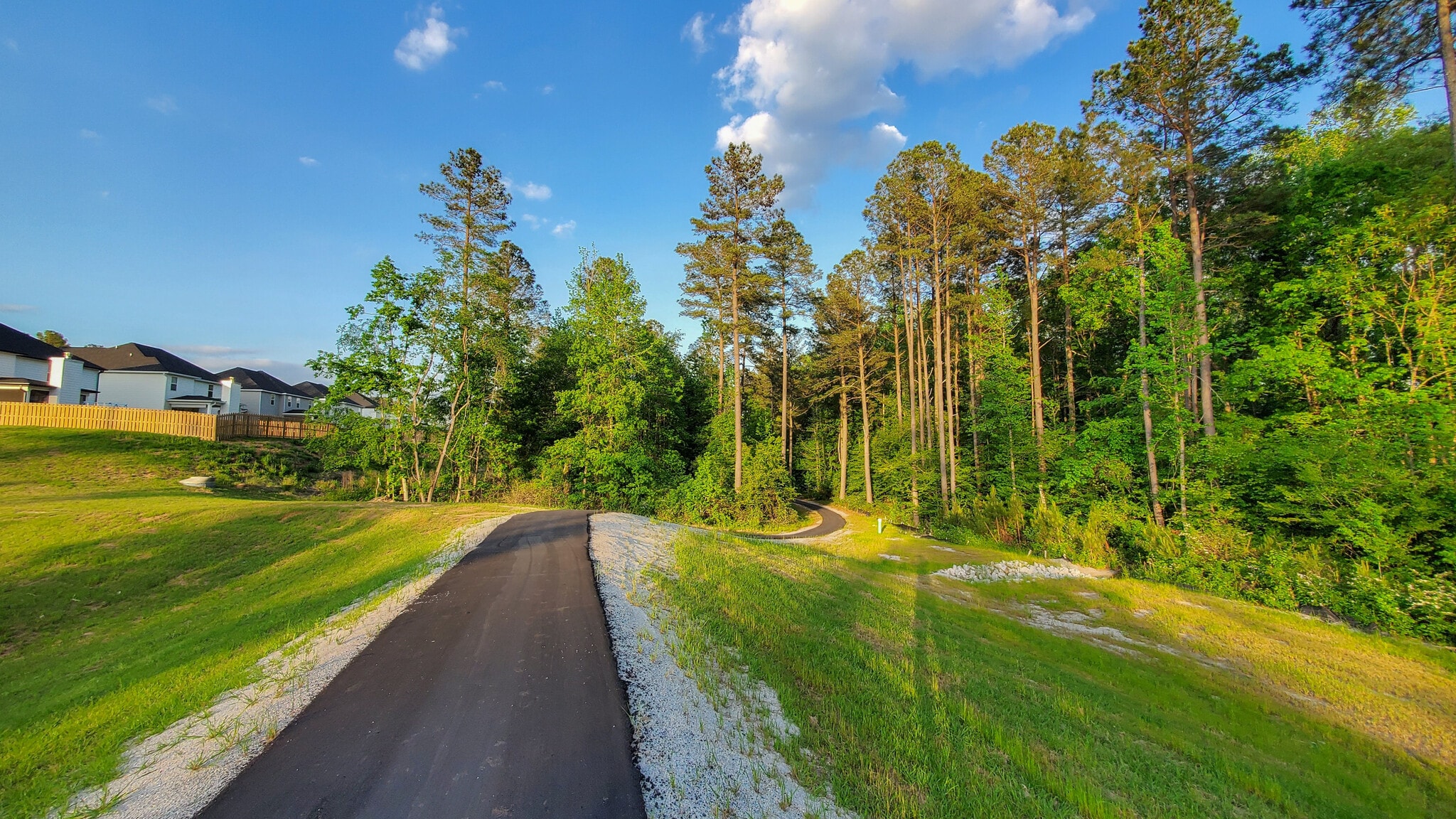 Building Photo - 2036 Warbler Dr