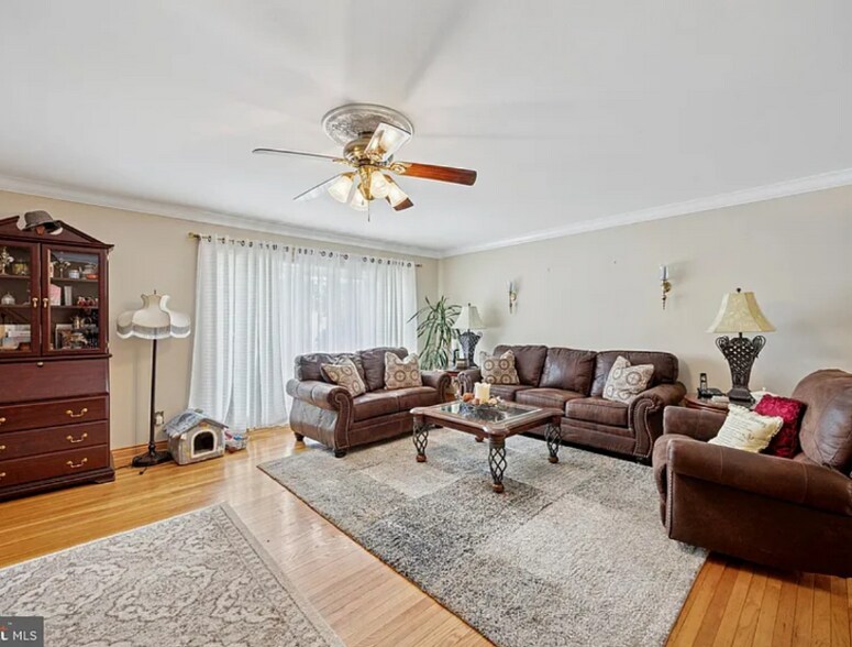 Building Photo - 9813 Ferndale St