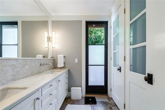 Building Photo - 868 Rosedale Rd NE