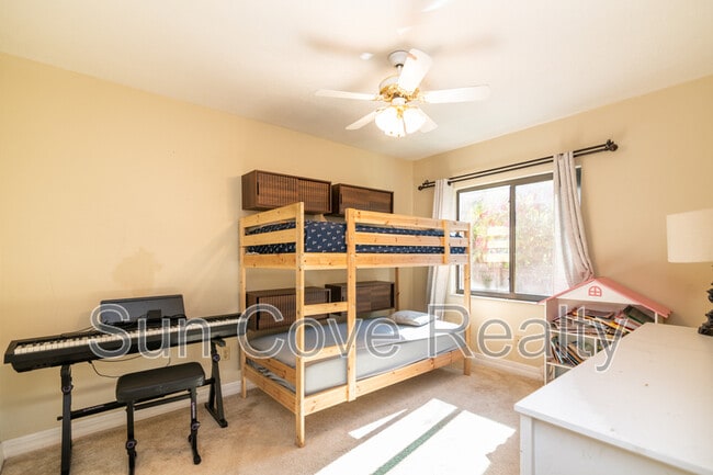 Building Photo - 915 Woodleaf Way