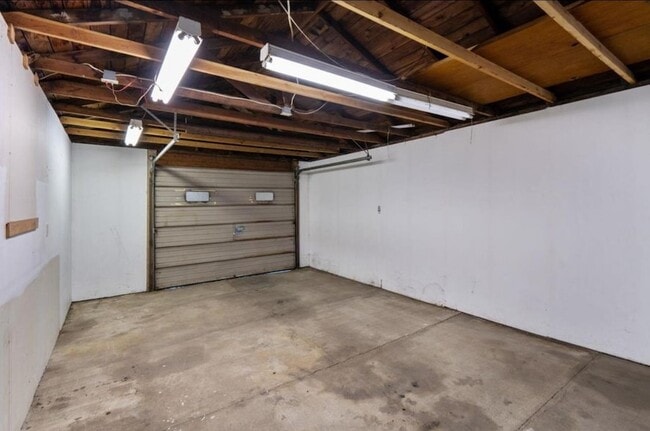 Building Photo - 603 E Columbia Ave