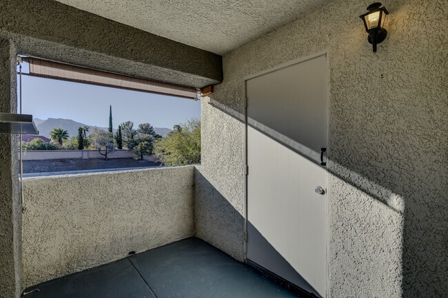 Building Photo - CHARMING 3 BEDROOM CONDO IN DESERT SHORES ...