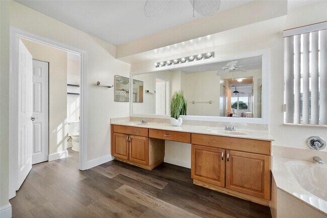 Building Photo - 3527 Chesapeake Cir