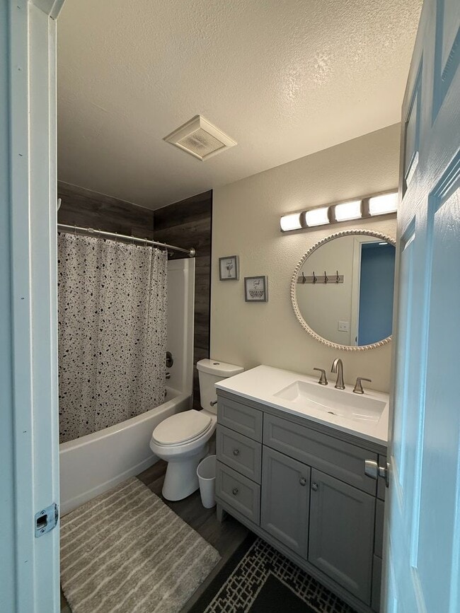 Building Photo - 2803 Wilson St