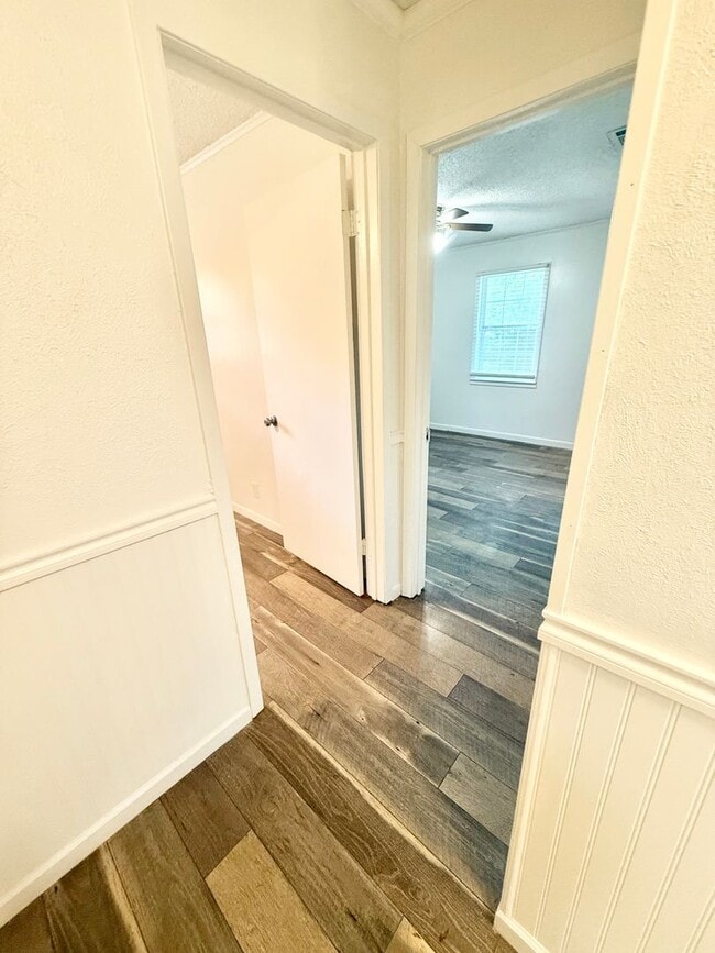 Building Photo - 22675 Lakeway Harbor Dr