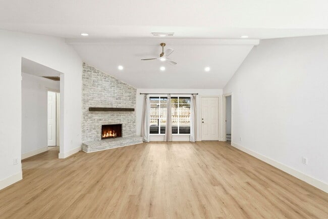 Building Photo - 11011 Almond Grove