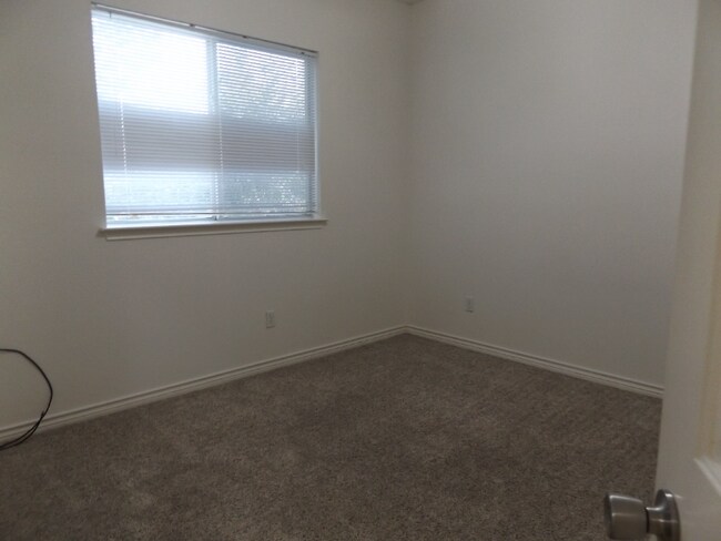 Building Photo - 2909 Whisper Oaks Ln