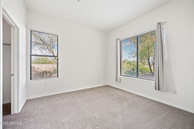 Building Photo - 7027 N Scottsdale Rd