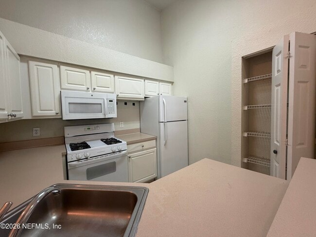 Building Photo - 13810 Sutton Park Dr N