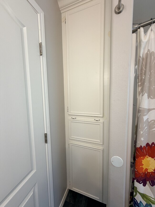 Building Photo - 103 S 4th St