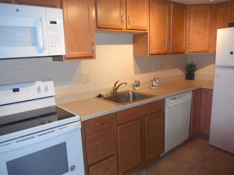 Building Photo - 1708 Sawyer Way