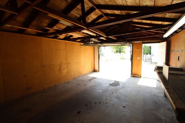 Building Photo - 6112 N Driscoll Blvd