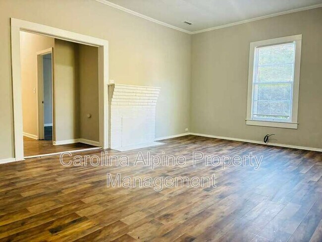 Building Photo - 321 N Poplar St