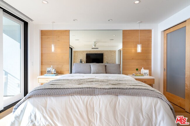 Building Photo - 11950 S Beach Club Way