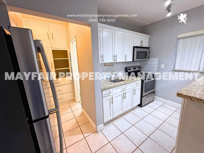Building Photo - 1621 NE 5th Ct