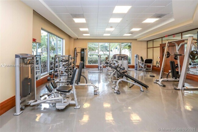 Building Photo - 1060 Brickell Ave