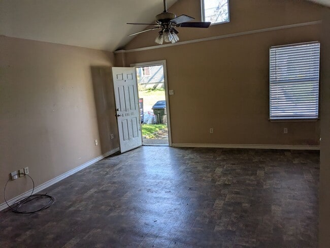 Building Photo - 1 Bed 1 Bath House in Historic District