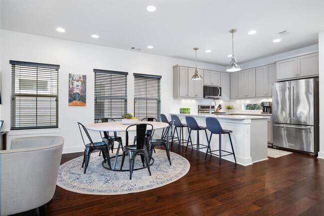 Building Photo - 2703 Halcyon Dr