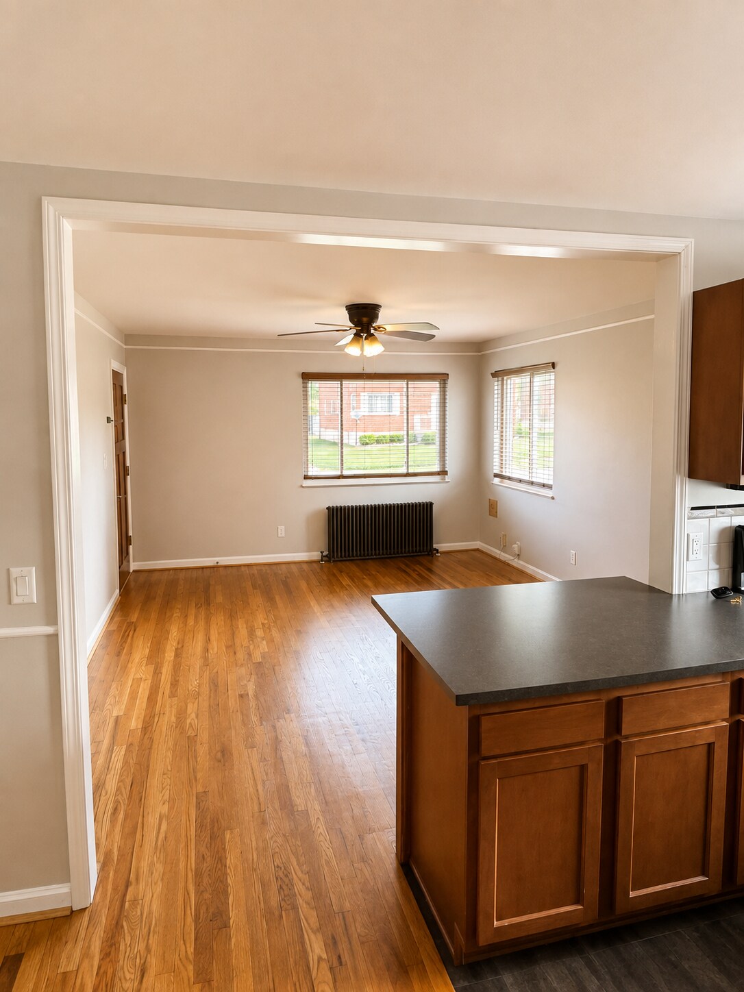 Building Photo - 637 Maple Dr