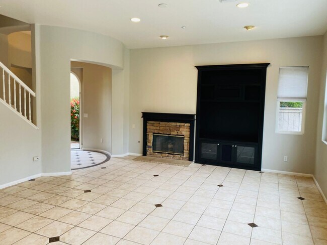 Building Photo - Spacious Encinitas home with open layout, upgraded kitchen, and private backyard