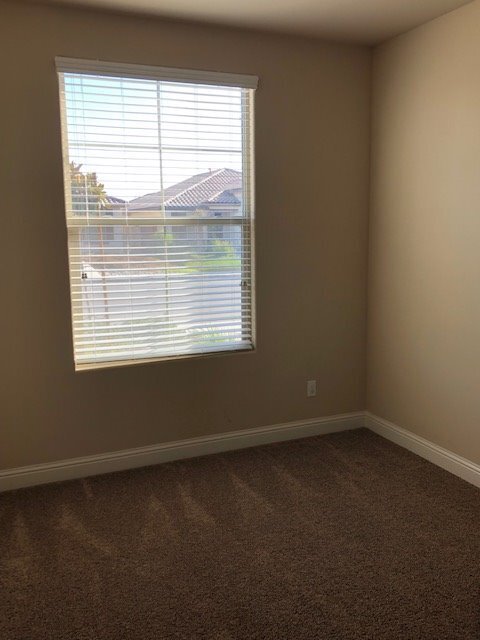 Building Photo - Large 4 Bedroom/2 Bath Home with Solar in Gossamer Grove - $2595 Per Month!