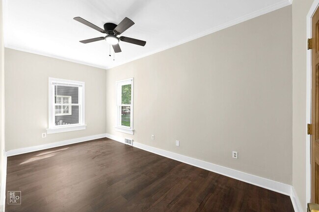 Building Photo - 714 E Jackson St