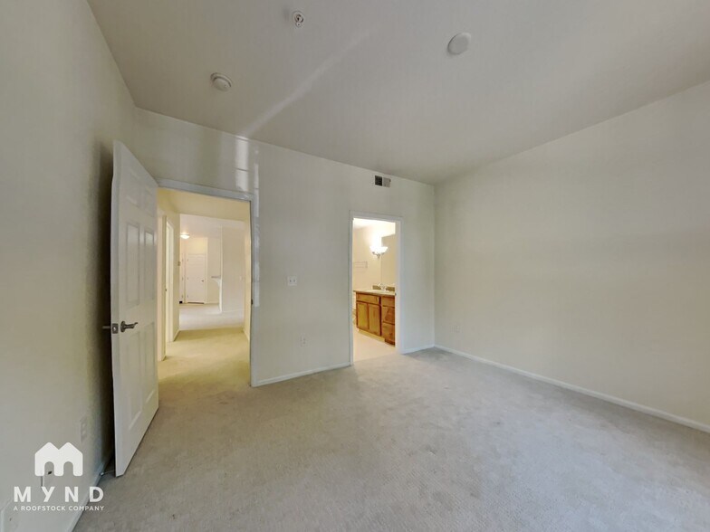 Building Photo - 3854 S Dayton Way