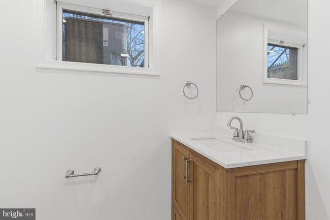 Building Photo - 4813 20th Pl N