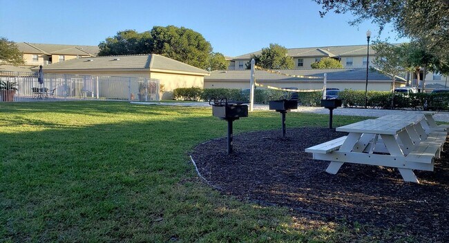 Building Photo - 2020 Greenview Shores Blvd
