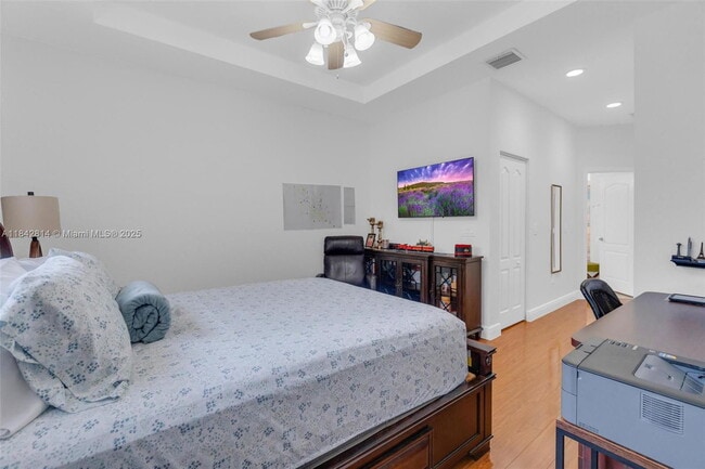 Building Photo - 3920 NE 13th Dr