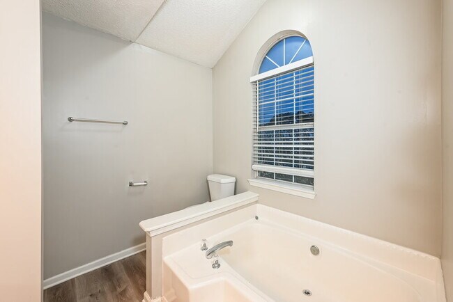 Building Photo - 1243 Shady Brook Ct