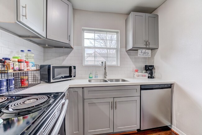 Building Photo - 2720 Truxillo St