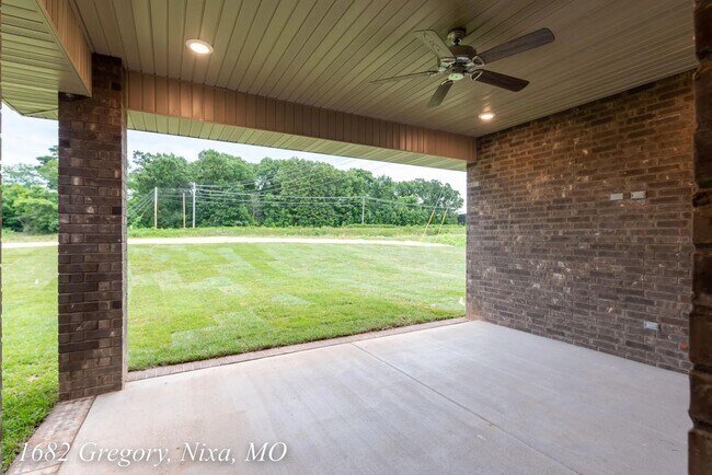 Building Photo - 1682 N Gregory Dr