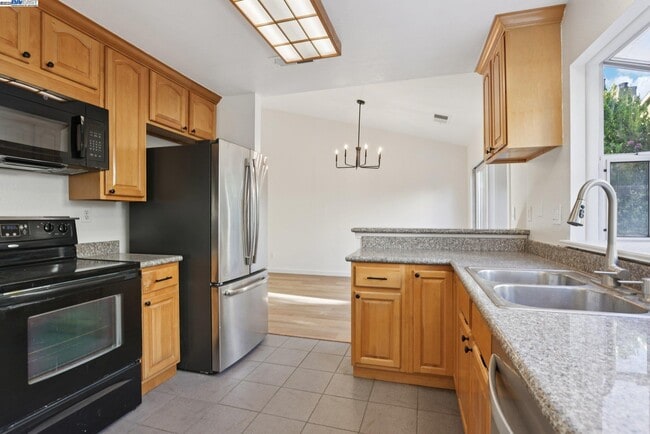 Building Photo - 2039 Alexander Ct