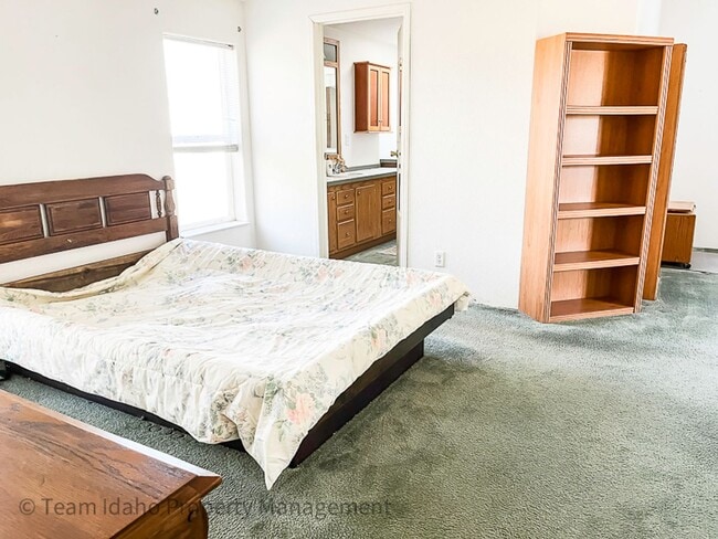 Building Photo - 2001 Manufactured Home on 160 Acre Farm ne...