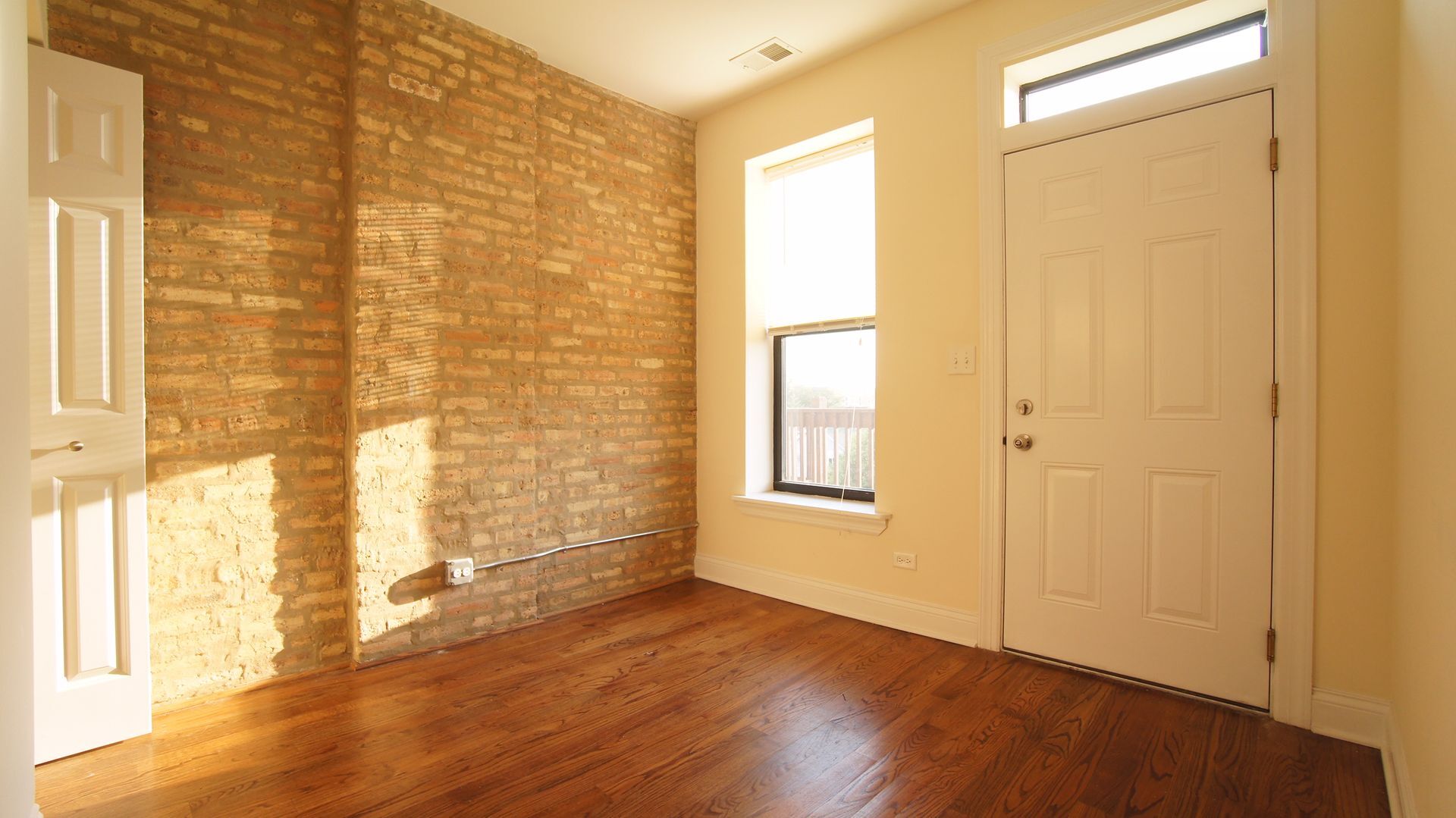 Building Photo - 2840 N Albany Ave