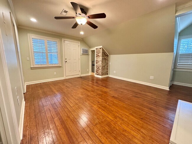 Building Photo - 5 Bedroom Home Between 12 South and Oak Hill