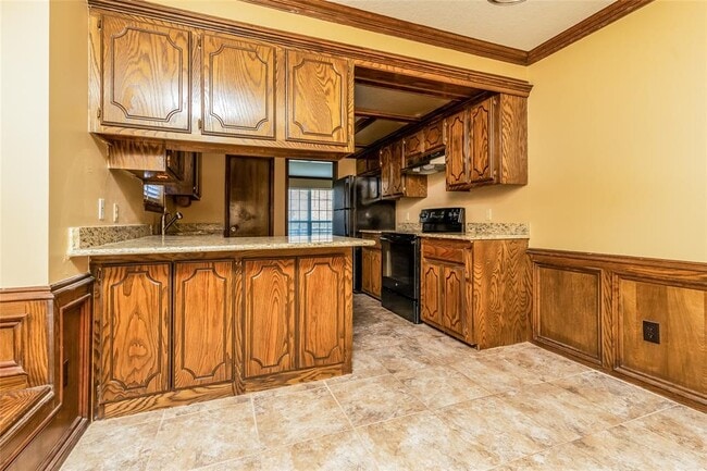 Building Photo - 708 Cactus Ct