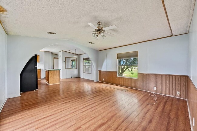 Building Photo - 360 Shady Oaks Dr