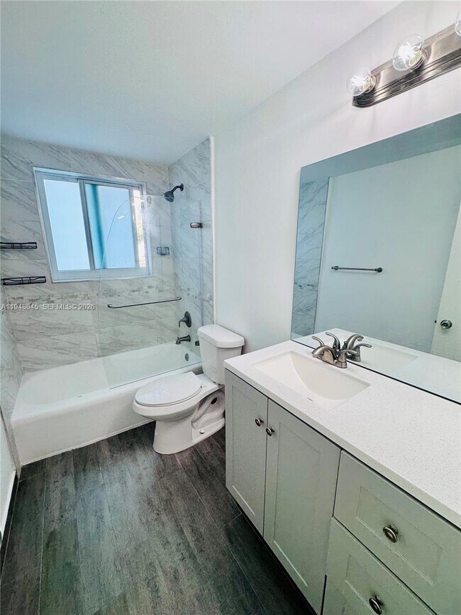 Building Photo - 1840 S Treasure Dr