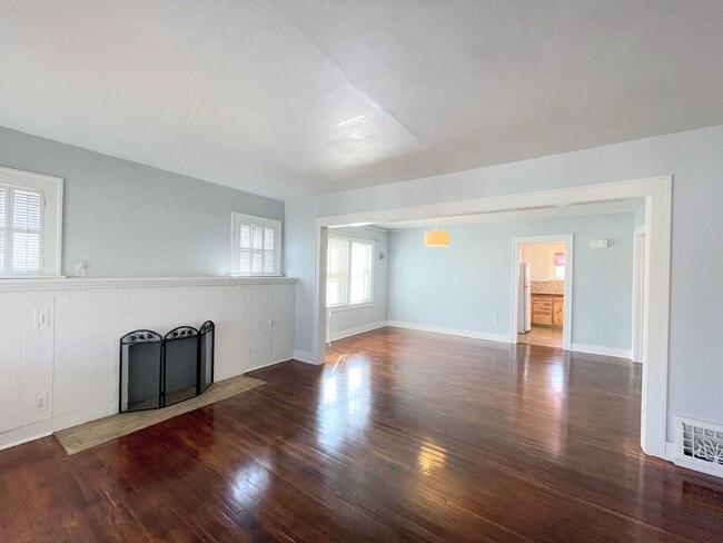 Building Photo - Updated 2 bedroom home